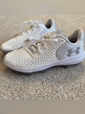 Under Armor Women’s Glyde 2.0 MT TPU  Women’s SZ 9 White 3026603